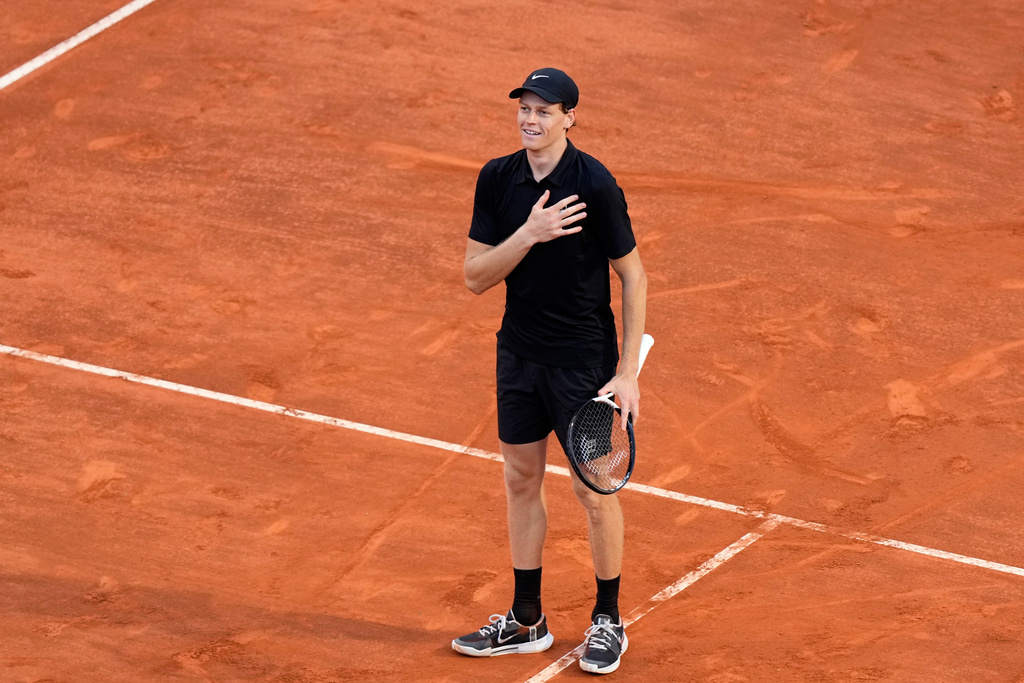Jannik Sinner, of Italy, reacts after defeating Casper Ruud, of Norway, 6/4, 6/4 in the final match at the Italian Open tennis tournament, in Rome, Sunday, May 17, 2026.(AP Photo/Alessandra Tarantino)