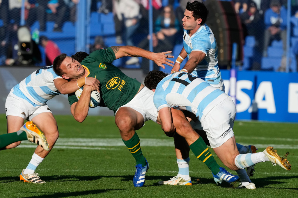 South Africa Andre Esterhuizen, center, is tackled by Argentina's Faustino Sanchez Valarolo (12) and Agustin Moyano during a rugby test match in Buenos Aires, Argentina, Saturday, Aug. 8, 2026. (AP Photo/Gustavo Garello)