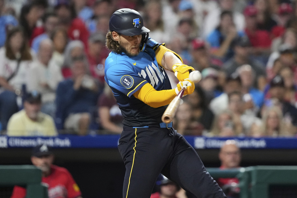 Philadelphia Phillies' Alec Bohm hits an RBI-sacrifice fly against Atlanta Braves pitcher Pierce Johnson during the eighth inning of a baseball game Friday, Aug. 29, 2025, in Philadelphia. (AP Photo/Matt Slocum)