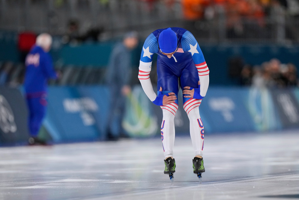 Jordan Stolz of the U.S. took a silver medal in the men's 1500 meters speedskating race at the 2026 Winter Olympics, in Milan, Italy, Thursday, Feb. 19, 2026. (AP Photo/Luca Bruno)