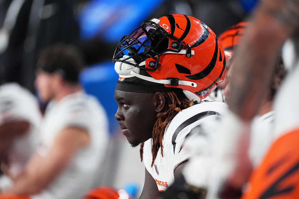 Cincinnati Bengals offensive tackle Jalen Rivers looks on from the bench as time runs out in the second half of an NFL football game against the Denver Broncos Monday, Sept. 29, 2025, in Denver. (AP Photo/David Zalubowski)