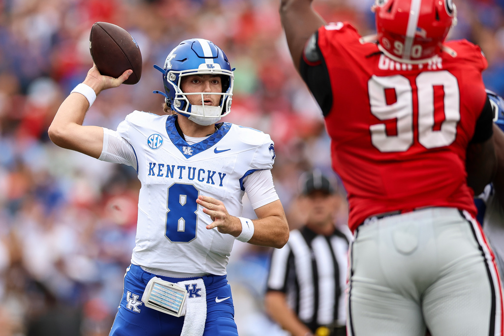 Kentucky quarterback Cutter Boley (8) throws a pass during the first half of an NCAA college football game against Georgia, Saturday, Oct. 4, 2025, in Athens, Ga. (AP Photo/Colin Hubbard)