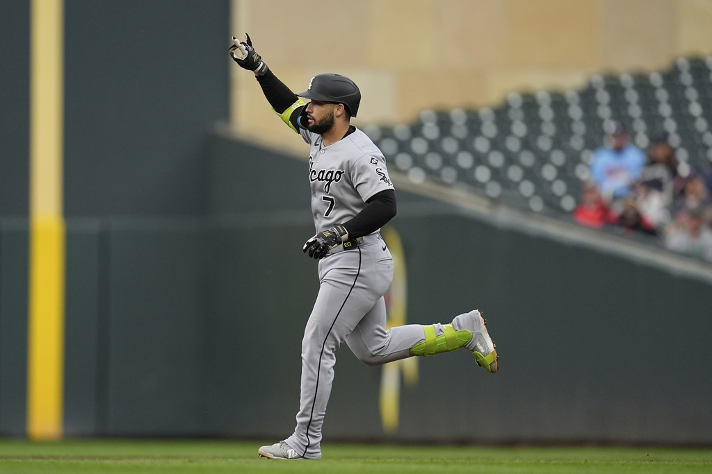Chicago White Sox's Edgar Quero (7) runs the bases after hitting a solo home run during the second inning of a baseball game against the Minnesota Twins Wednesday, Sept. 3, 2025, in Minneapolis. (AP Photo/Abbie Parr)
