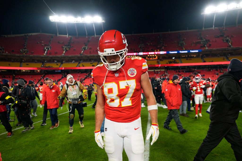 Kansas City Chiefs tight end Travis Kelce heads off the field following an NFL football game against the Houston Texans Sunday, Dec. 7, 2025, in Kansas City, Mo. (AP Photo/Charlie Riedel)