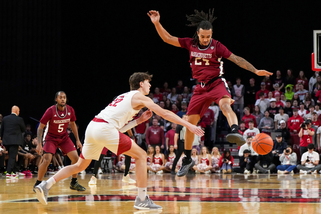 Miami (Ohio) forward Brant Byers (22) passes against UMass guard Marcus Banks (24) during the first half of an NCAA college basketball game, Tuesday, Jan. 27, 2026, in Oxford, Ohio. (AP Photo/Jeff Dean)