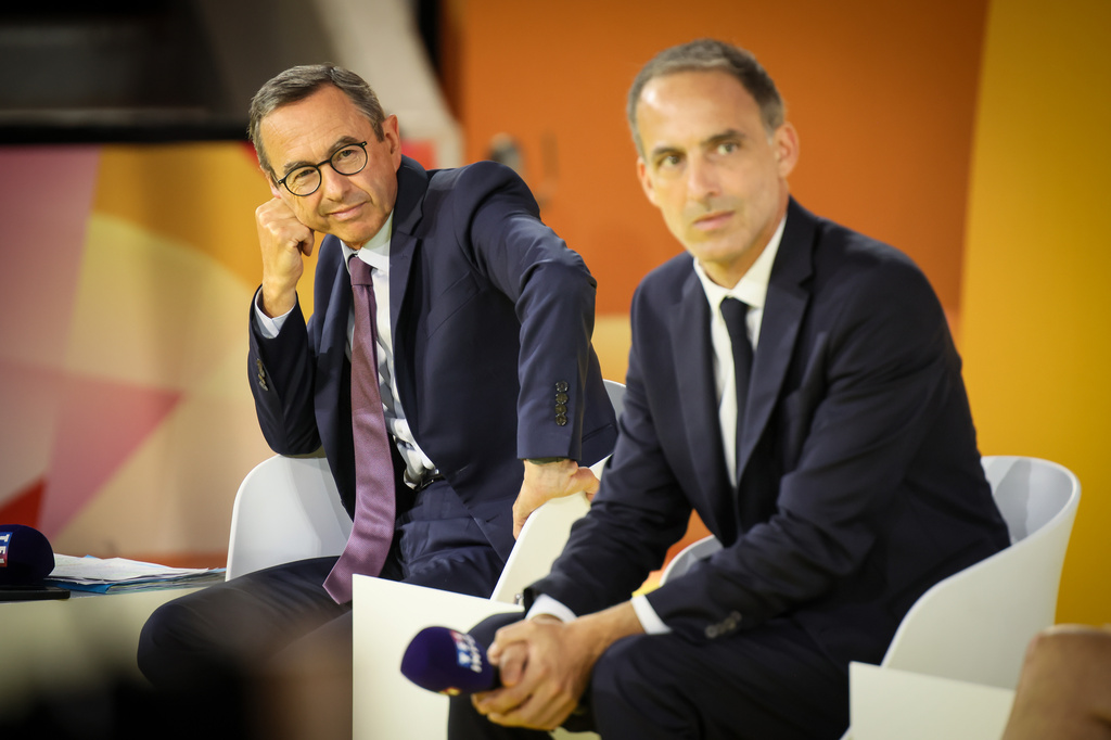 FILE - French conservative Party Les Republicains Bruno Retailleau, left, and co-president of French centre-left party, Place Publique Raphael Glucksmann, candidates at presidential election attend the business meeting organized by the French business organization (MEDEF) in Paris, Thursday, Aug. 27, 2026. (AP Photo/Thomas Padilla, File)