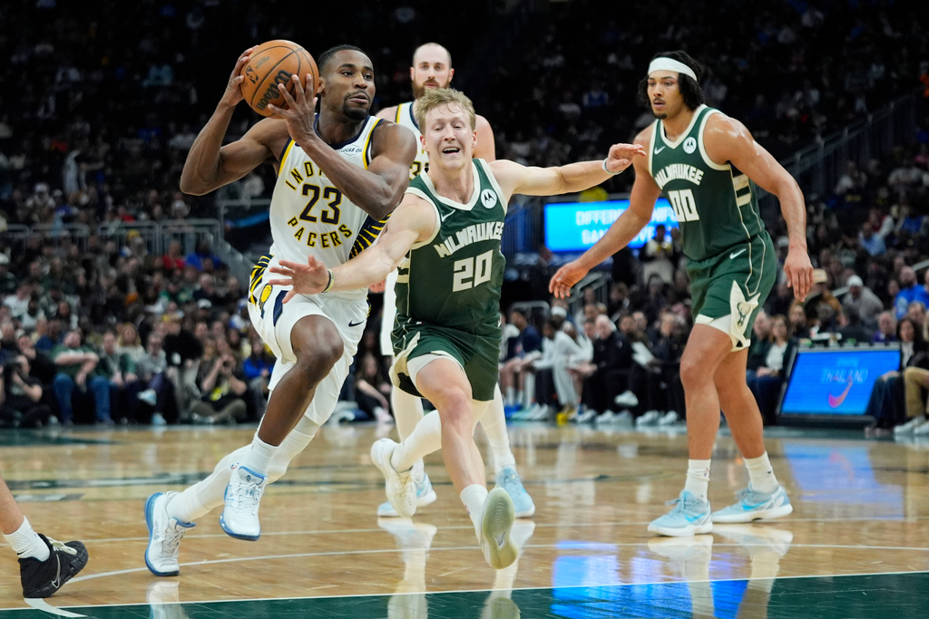Indiana Pacers' Aaron Nesmith (23) drives to the basket against Milwaukee Bucks' AJ Green (20) during the first half of an NBA basketball game Friday, Feb. 6, 2026, in Milwaukee. (AP Photo/Aaron Gash)
