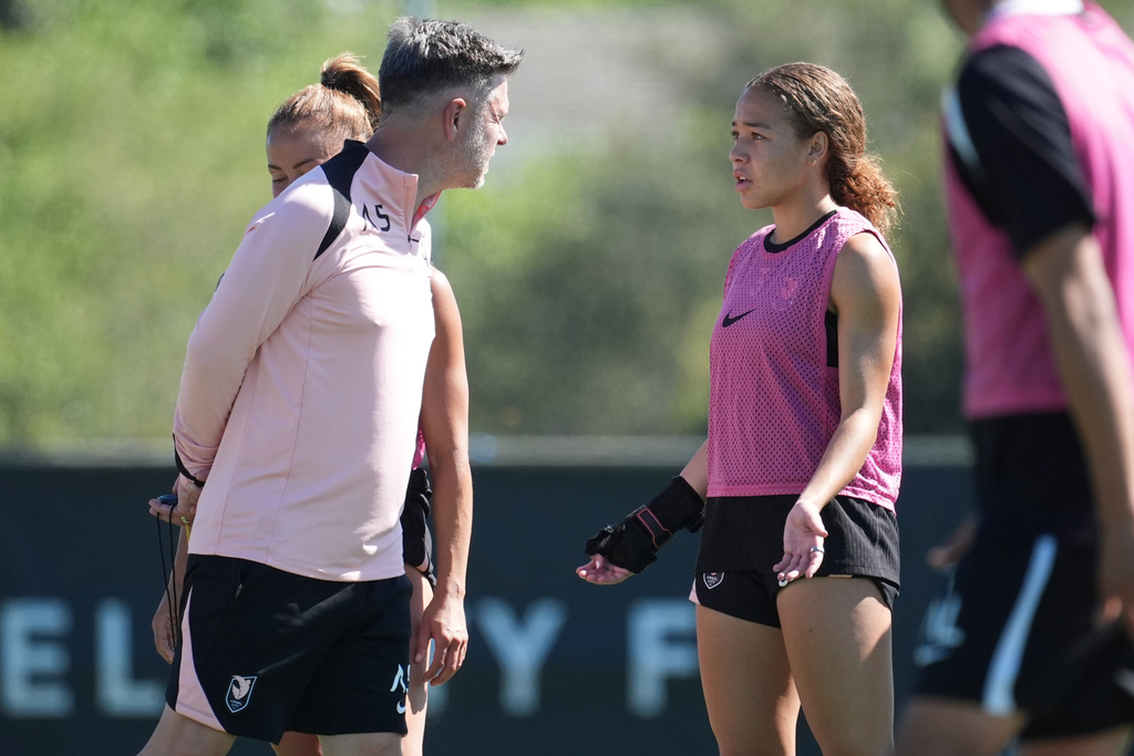 Angel City FC Head Coach Alexander Straus, left talks to defender Savy King practices with her National Women's Soccer League (NWSL) at the Angel City Performance Center in Thousand Oaks, Calif., Thursday, Feb. 26, 2026. (AP Photo/Damian Dovarganes)