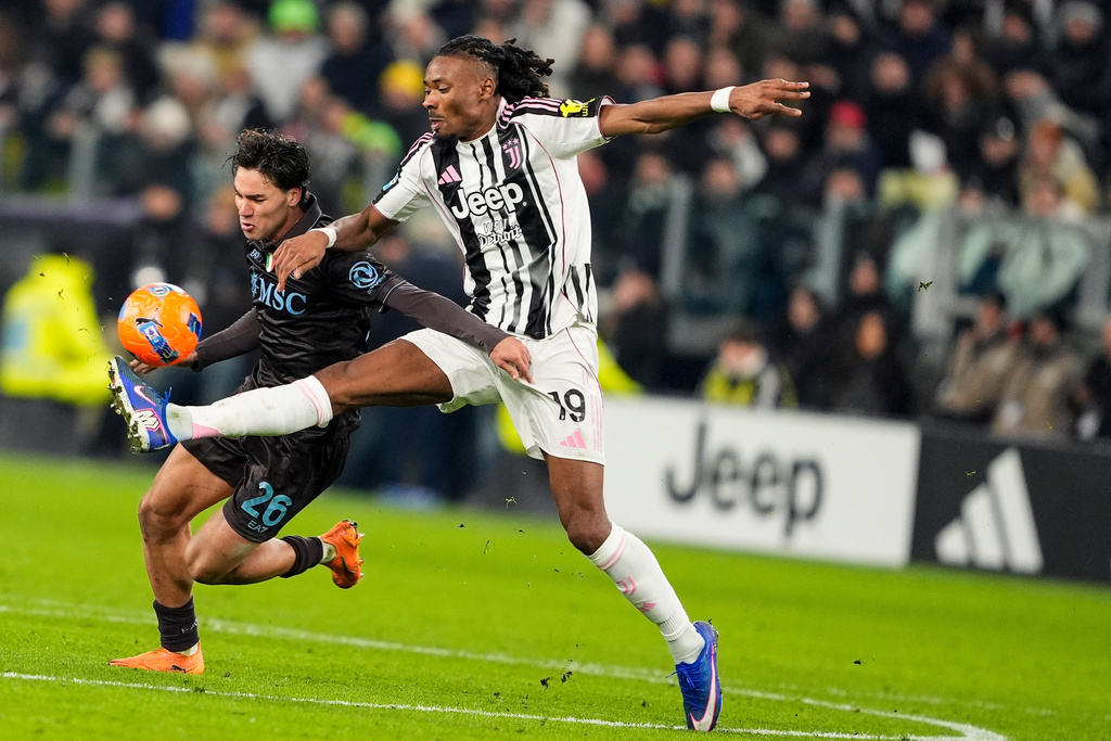 Juventus' Khephren Thuram, right, fights for the ball with Napoli's Antonio Vergara during the Italian Serie A soccer match between Juventus and Napoli in Turin, Italy, Sunday, Jan. 25, 2026. (Fabio Ferrari/LaPresse via AP)