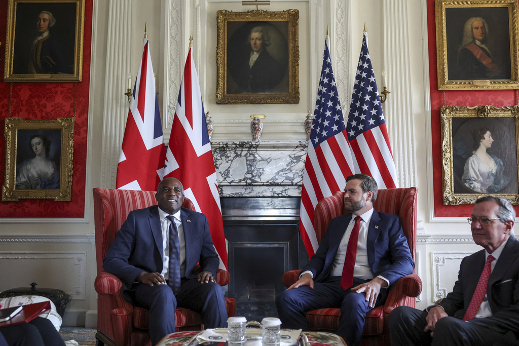 Britain's Foreign Secretary David Lammy, left, and US Vice President JD Vance during a meeting at Chevening House in Kent, England, Friday, Aug. 8, 2025. (Suzanne Plunkett/Pool via AP)