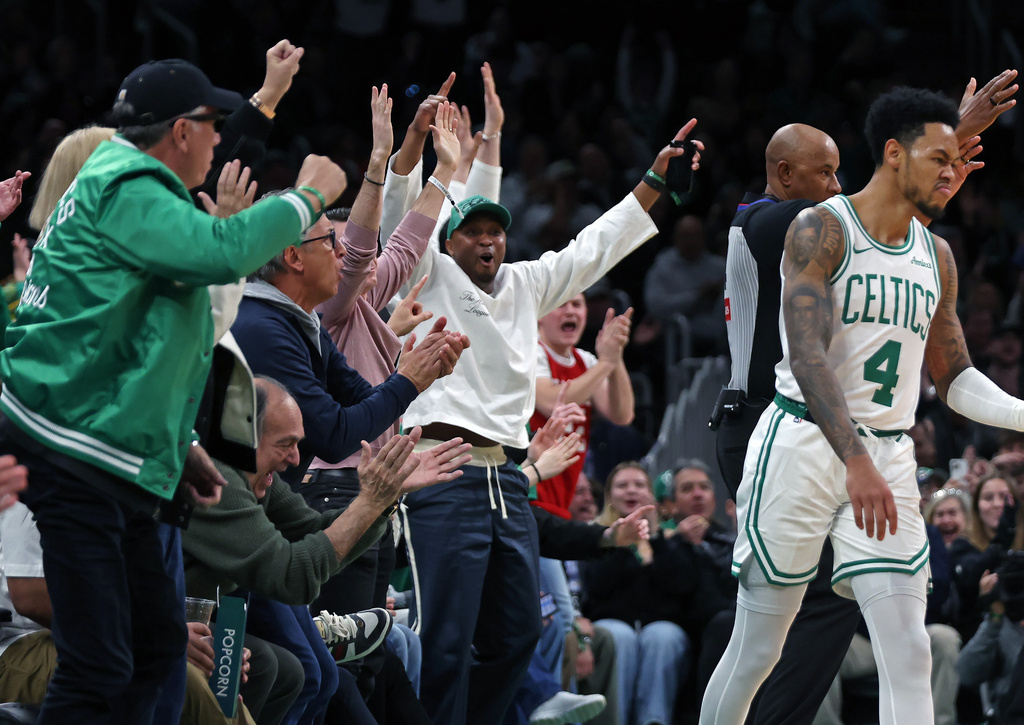 Fans erupt at left after Boston Celtics guard Anfernee Simons (4) hit a three point shot as the buzzer sounded for the end of the first quarter that tied the game. The Milwaukee Bucks met the Boston Celtics in an NBA basketball game, Sunday, Feb. 1, 2026, in Boston. (AP Photo/Jim Davis)