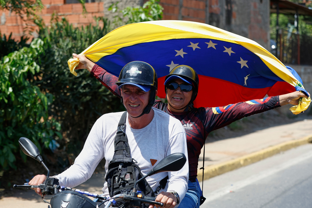 Supporters of opposition leader Maria Corina Machado attend a rally calling for her return to the country, in La Guaira, Venezuela, Sunday, Sept. 27, 2026. (AP Photo/Pedro Mattey)