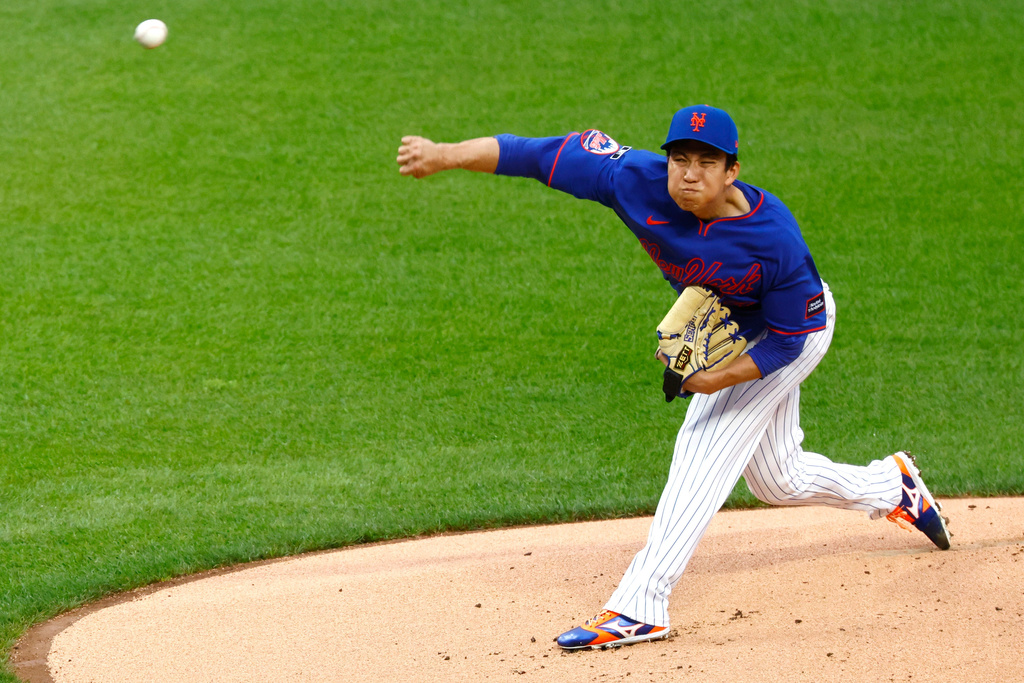 New York Mets pitcher Kodai Senga throws against the Chicago Cubs during the first inning of a baseball game, Tuesday, June 23, 2026, in New York. (AP Photo/Noah K. Murray)