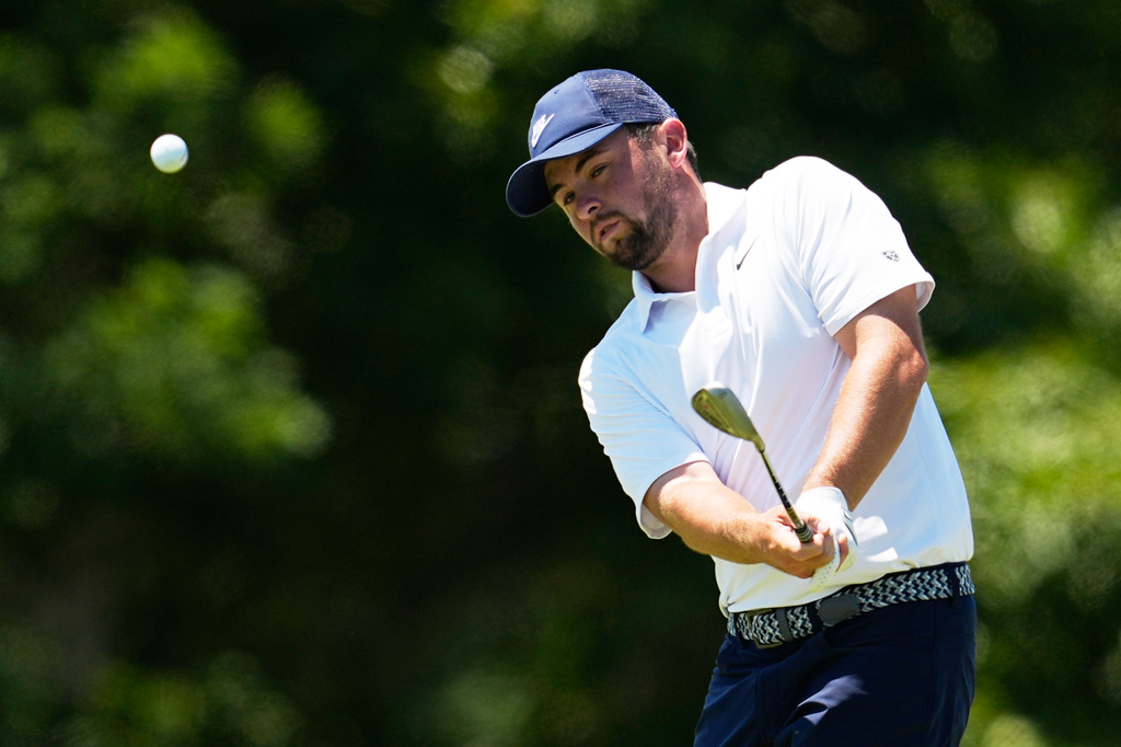 Alex Fitzpatrick, of England, chips to the green on the second hole during the final round of the U.S. Open golf tournament at Shinnecock Hills Golf Club in Southampton, N.Y., Sunday, June 21, 2026. (AP Photo/George Walker IV)