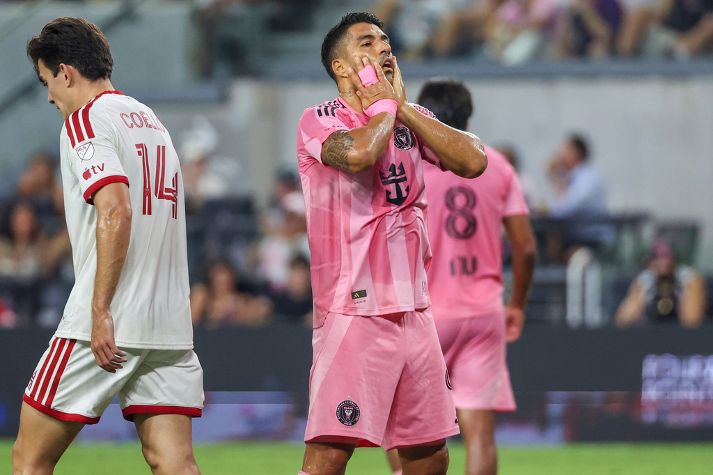 Inter Miami forward Luis Suárez (9) reacts after missing a shot during the first half of an MLS soccer game against Toronto FC on Saturday, Aug. 22, 2026, in Miami. (AP Photo/David Santiago)