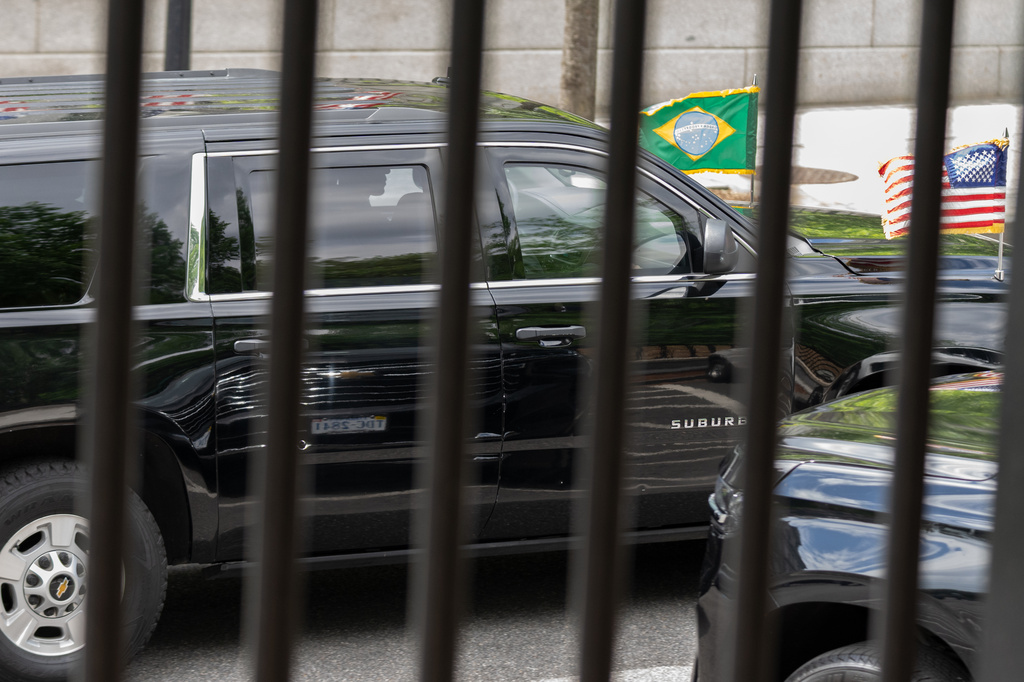 A vehicle with Brazilian and American flags, thought to be carrying Brazil's President Luiz Inacio Lula da Silva, leaves the White House, Thursday, May 7, 2026, in Washington. (AP Photo/Mark Schiefelbein)