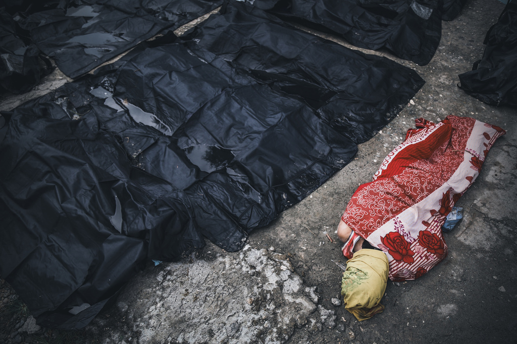 Bodies of victims of an earthquake lay outside Cebu Provincial Hospital in Bogo City, Philippines, Wednesday, Oct. 1, 2025. (AP Photo/Jacqueline Hernandez)