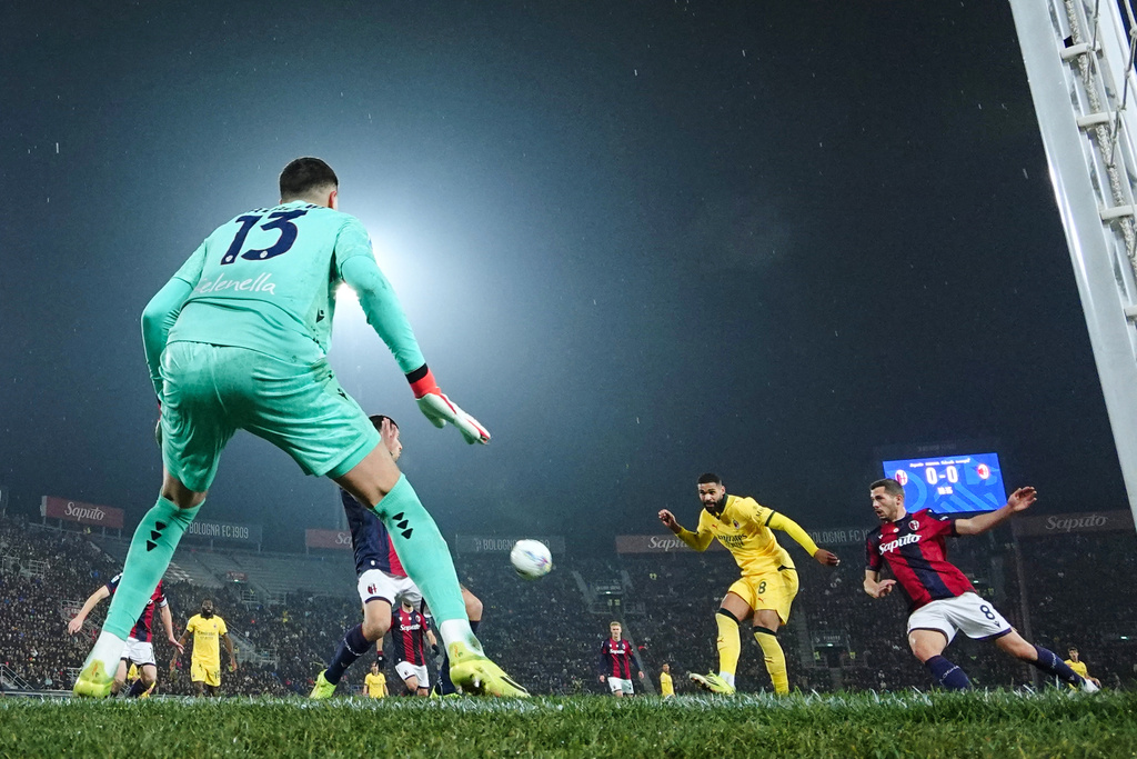 AC Milan's Ruben Loftus-Cheek, second from right, scores a goal during the Serie A soccer match between Bologna and Milan in Bologna, Italy, Tuesday Feb. 3, 2026. (Massimo Paolone/LaPresse via AP)