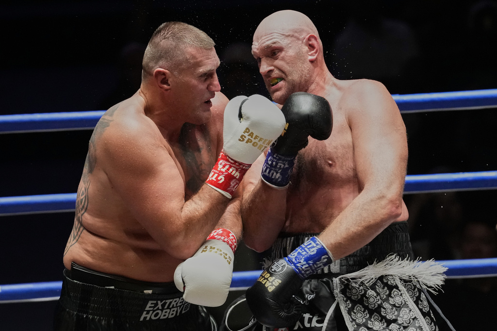 Tyson Fury, of England, right, and Mariusz Wach of Poland battle during a heavyweight charity bout at Max Muay Thai Stadium in Pattaya, Thailand, Friday, July 24, 2026. (AP Photo/Sakchai Lalit)