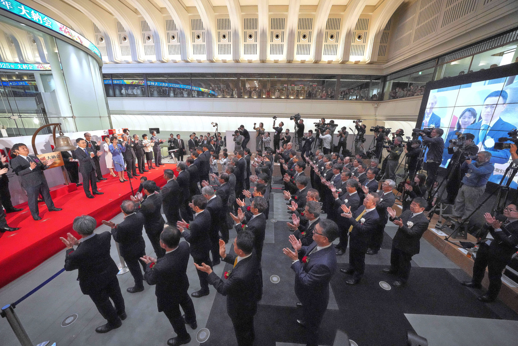 Participants perform a traditional hand clap at the end of a ceremony to conclude the year's trading at the Tokyo Stock Exchange Tuesday, Dec. 30, 2025, in Tokyo. (AP Photo/Eugene Hoshiko)