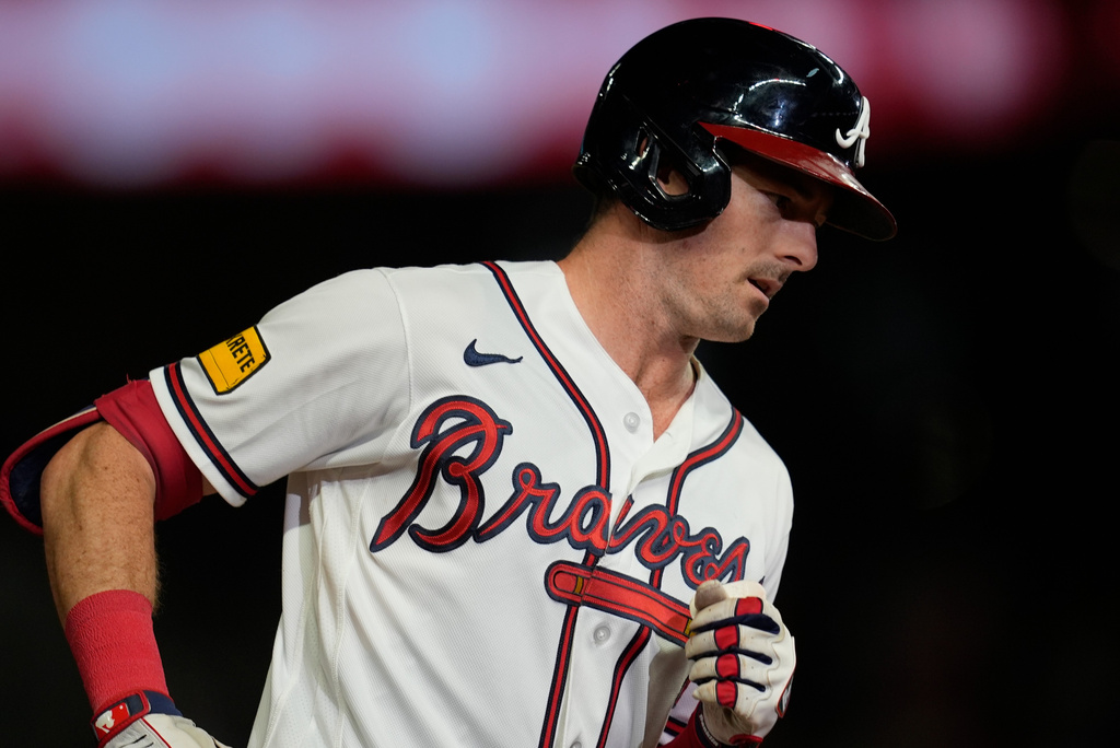 Atlanta Braves' Mike Yastrzemski (18) runs the bases after hitting his solo home run against the New York Mets in the seventh inning of a baseball game, Wednesday, Aug. 12, 2026, in Atlanta. (AP Photo/Mike Stewart)