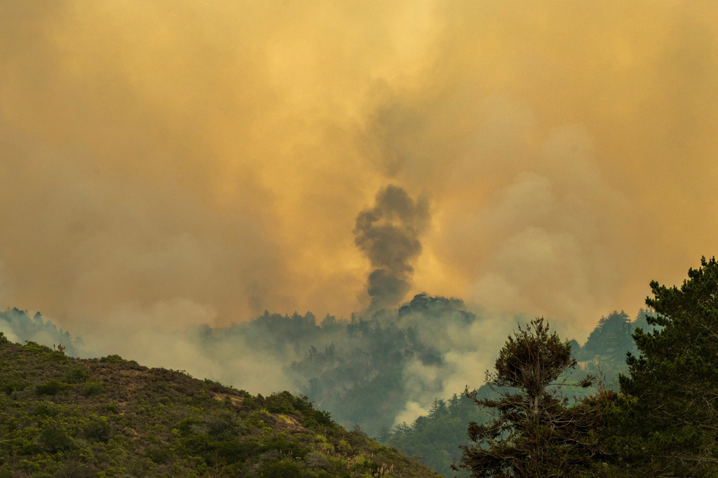 Smoke billows from the Plaskett Fire near Big Sur, Calif, Thursday, Aug. 27, 2026. (AP Photo/Nic Coury)