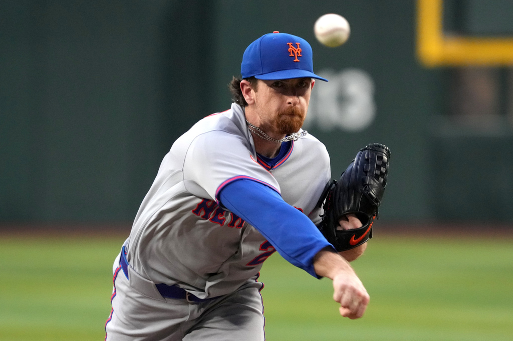 New York Mets pitcher Nolan McLean throws against the Arizona Diamondbacks in the first inning of a baseball game, Friday, May 8, 2026, in Phoenix. (AP Photo/Rick Scuteri)