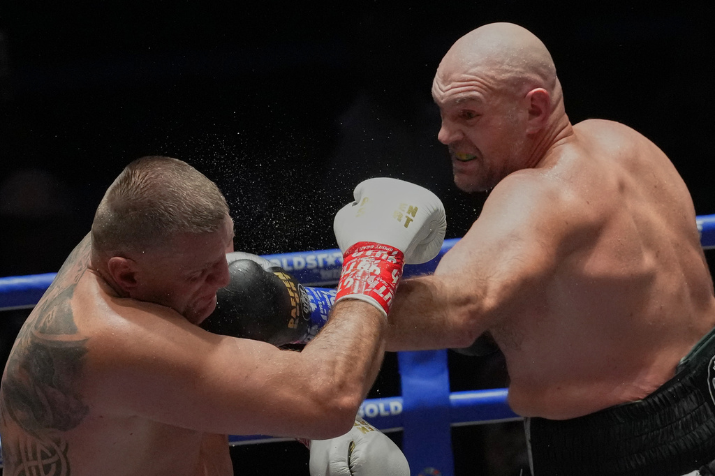 Tyson Fury, of England, right, and Mariusz Wach of Poland, battle during a heavyweight charity bout at Max Muay Thai Stadium in Pattaya, Thailand, Friday, July 24, 2026. (AP Photo/Sakchai Lalit)