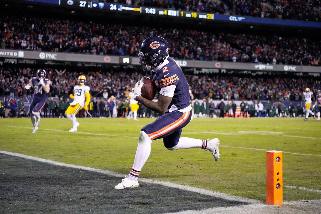 Chicago Bears' DJ Moore catches a touchdown pass during the second half of an NFL wild-card playoff football game against the Green Bay Packers Saturday, Jan. 10, 2026, in Chicago. (AP Photo/Nam Huh)