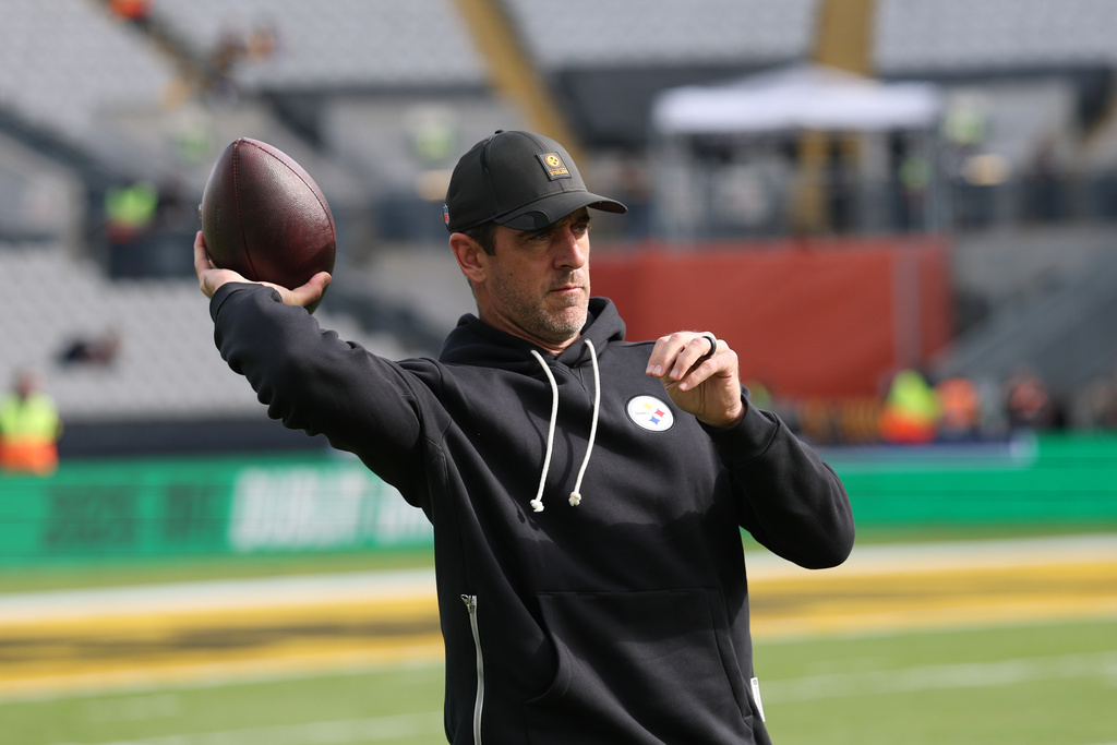 Pittsburgh Steelers quarterback Aaron Rodgers (8) throws a ball to warm up before the start of the NFL football game between Minnesota Vikings and Pittsburgh Steelers at Croke Park stadium in Dublin, Sunday, Sept. 28, 2025.(AP Photo/Ian Walton)