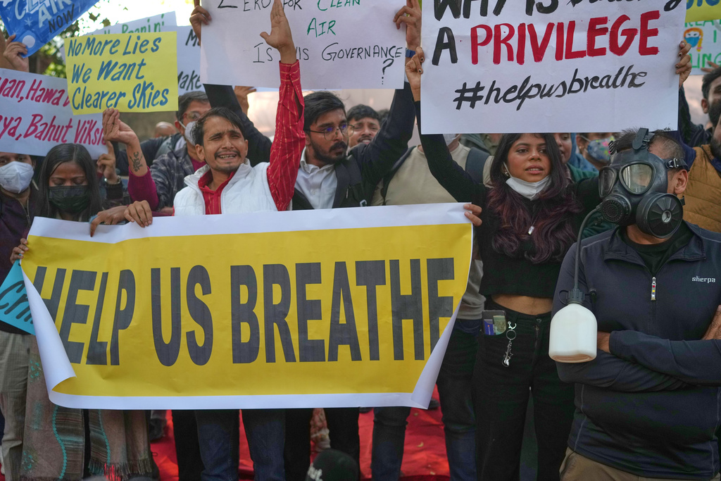 People participate in a protest against lack of action to control air pollution in New Delhi, India, Tuesday, Nov. 18, 2025. (AP Photo/Manish Swarup)