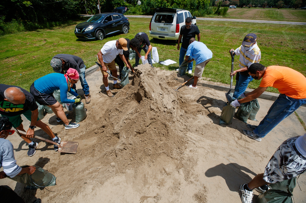 Algiers residents make sandbags ahead of Tropical Storm Bertha at Morris FX Jeff Sr. Park in Algiers, New Orleans, Monday, July 20, 2026. (David Grunfeld/The Times-Picayune/The New Orleans Advocate via AP)