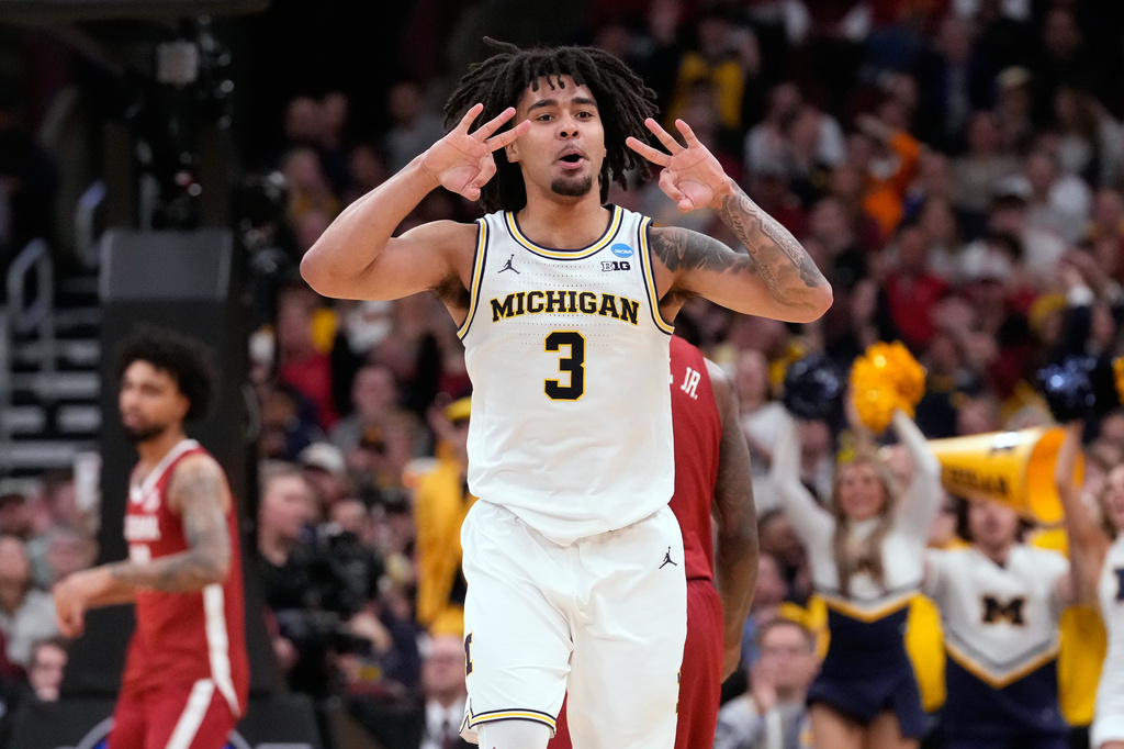 Michigan's Elliot Cadeau celebrates after making a 3-point basket during the second half in the Sweet 16 of the NCAA college basketball tournament against Alabama, Friday, March 27, 2026, in Chicago. (AP Photo/Nam Y. Huh)