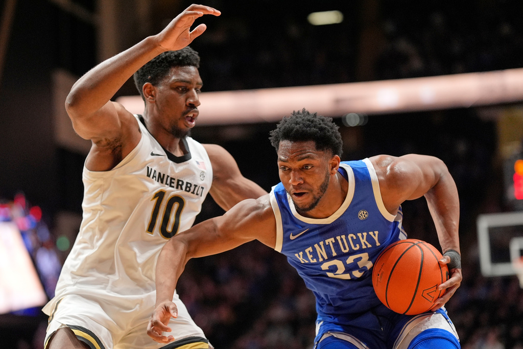 Kentucky forward Mouhamed Dioubate (23) goes to the basket past Vanderbilt forward Ak Okereke (10) during the first half of an NCAA college basketball game Tuesday, Jan. 27, 2026, in Nashville, Tenn. (AP Photo/George Walker IV)