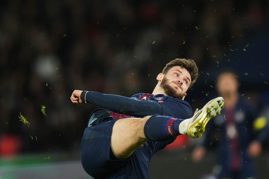 PSG's Khvicha Kvaratskhelia in action during the French League One soccer match between Paris Saint-Germain and Strasbourg, in Paris, France, Friday, Oct. 17, 2025. (AP Photo/Christophe Ena)