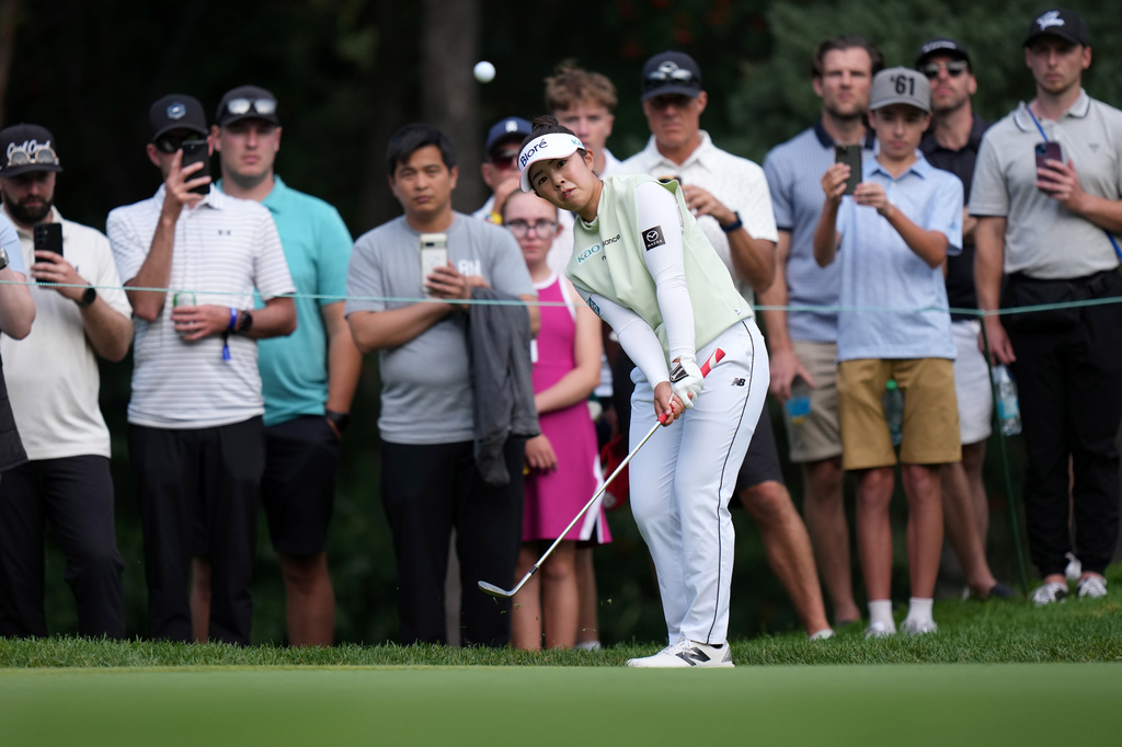 Miyu Yamashita, of Japan, chips onto the 14th green with her third shot during the final round at the LPGA Canadian Women's Open golf tournament in Edmonton, Alberta, Sunday, Aug. 23, 2026. (Darryl Dyck/The Canadian Press via AP)