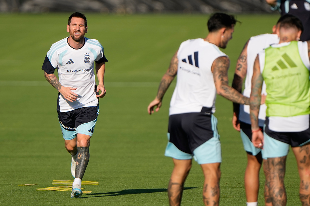 Argentina's Lionel Messi practices with teammates for the FIFA World Cup soccer tournament Thursday, June 11, 2026, in Kansas City, Kan. (AP Photo/Charlie Riedel)