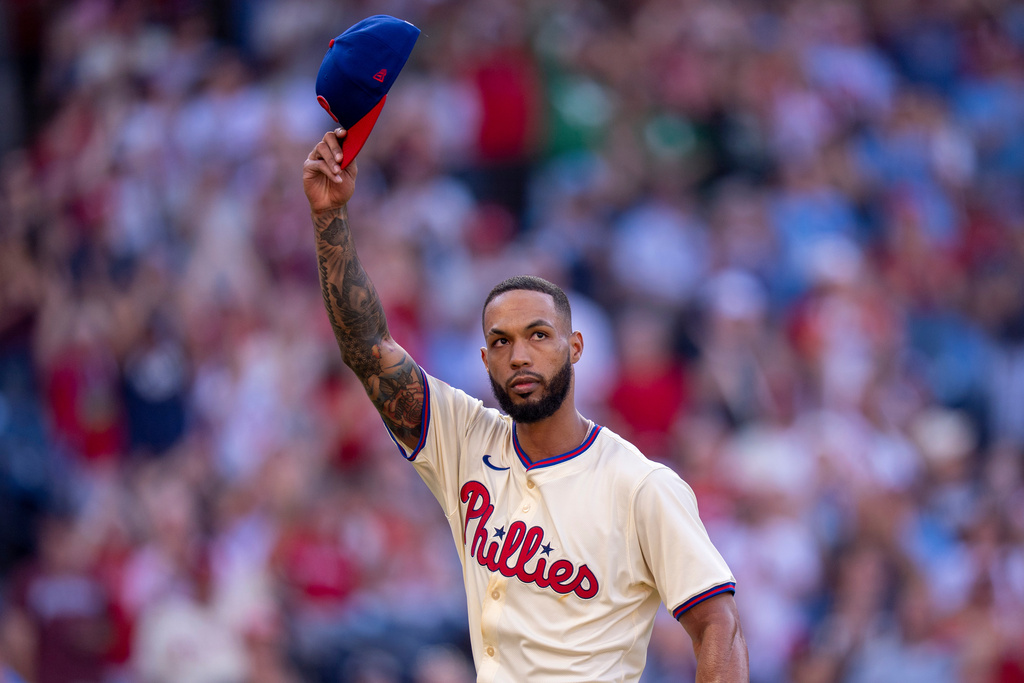 Philadelphia Phillies starting pitcher Cristopher Sanchez reacts to the crowd as he is pulled during the sixth inning of a baseball game against the Minnesota Twins, Sunday, Sept. 28, 2025, in Philadelphia. (AP Photo/Chris Szagola)
