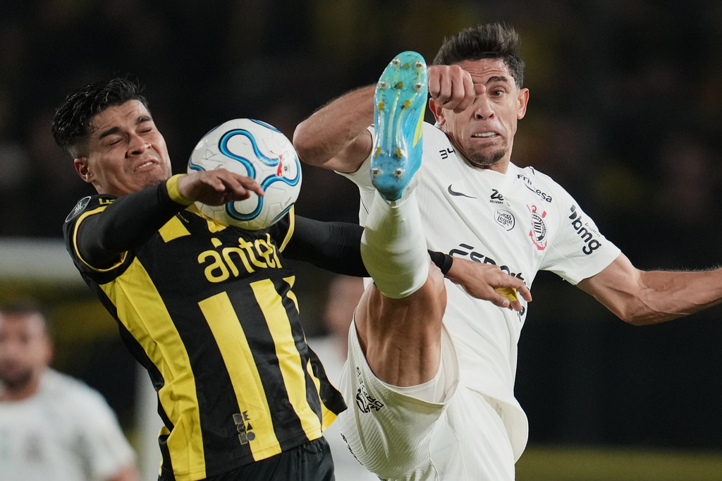 FILE- Douglas Arezo of Uruguay's Peñarol, left, and Gabriel Paulista of Brazil's Corinthians battle for the ball during a Copa Libertadores Group E soccer match in Montevideo, Uruguay, May 21, 2026. (AP Photo/Matilde Campodonico, File)