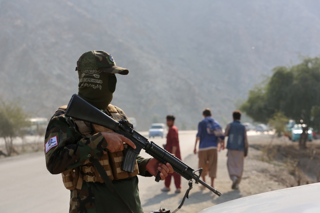 An Afghan Taliban soldier stands in guard on the Afghan side of the Torkham border crossing with Pakistan in Torkham, Afghanistan, Friday, Feb. 27, 2026. (AP Photo/Wahidullah Kakar)