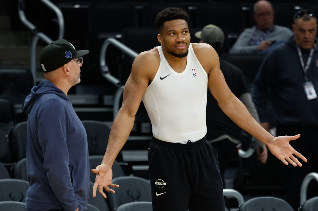 Milwaukee Bucks forward Giannis Antetokounmpo, right, talks to the Dallas Mavericks head coach Jason Kidd before an NBA basketball game Tuesday, March 31, 2026, in Milwaukee. (AP Photo/Jeffrey Phelps)