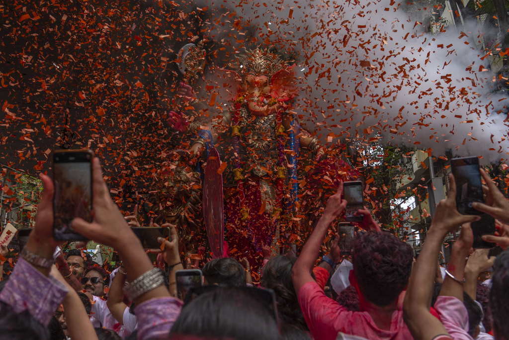 An idol of elephant-headed Hindu god Ganesha is taken for immersion on the final day of the ten-day long Ganesh Chaturthi festival in Mumbai, India, Saturday, Sept. 6, 2025. (AP Photo/Rafiq Maqbool)
