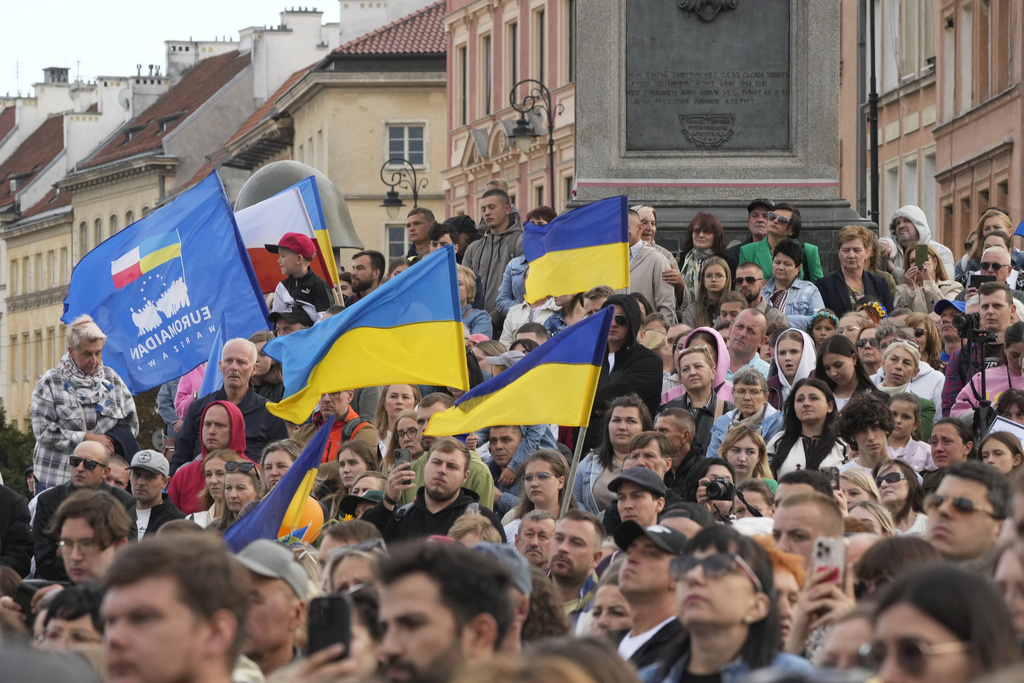 People gather to celebrate the Ukraine's Independence Day at Castle Square in Warsaw, Poland, Sunday, Aug. 24, 2025. (AP Photo/Czarek Sokolowski)