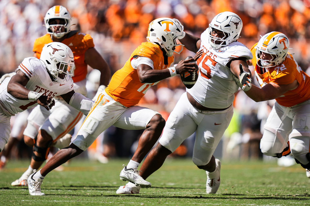 Texas defensive end Colin Simmons (1) reaches out to sack Tennessee quarterback Faizon Brandon (11) during the second half of an NCAA college football game in Knoxville, Tenn., Saturday, Sept. 26, 2026. (Sara Diggins/The San Antonio Express-News via AP)