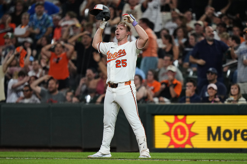 Baltimore Orioles' Pete Alonso (25) reacts after hitting a foul ball during the seventh inning of a baseball game against the New York Yankees, Wednesday, Aug. 19, 2026, in Baltimore. (AP Photo/Stephanie Scarbrough)