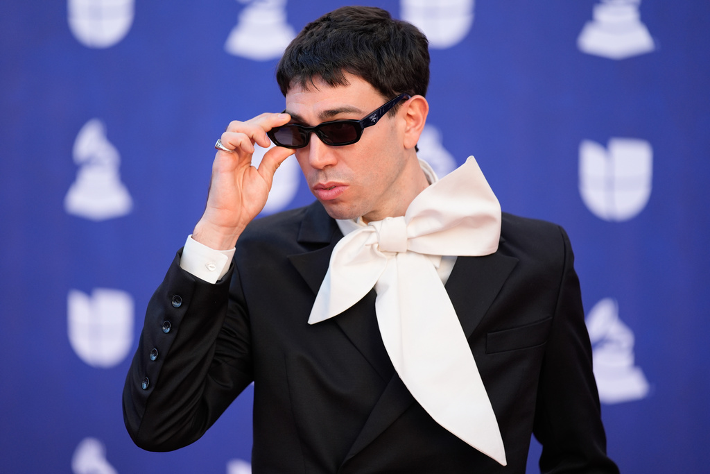 Conociendo Rusia arrives at the 2025 Latin Grammys on Thursday, Nov. 13, 2025, at MGM Grand in Las Vegas. (AP Photo/John Locher)