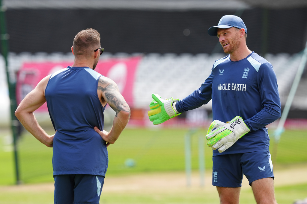 England's Jos Butler, right, talks to head coach Brendon McCullum during a nets session in Nottingham, England, Monday July 6, 2026. (David Davies/PA via AP)