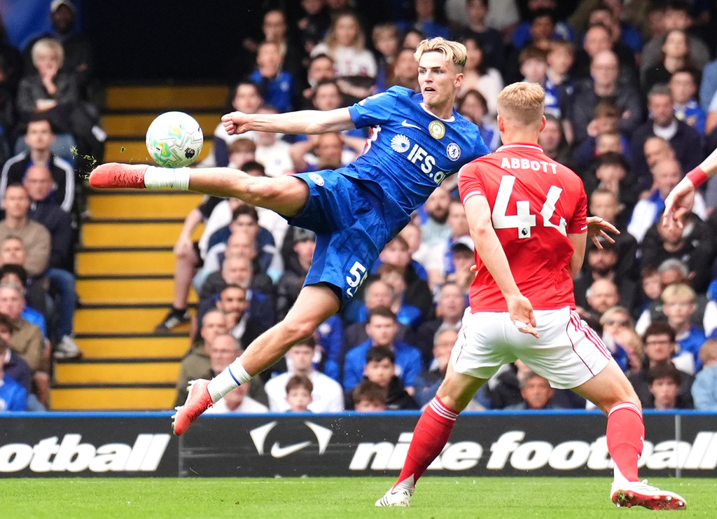 Chelsea's Jesse Derry, left, attempts a shot towards goal during the English Premier League soccer match between Chelsea and Nottingham Forest in London, Monday, May 4, 2026. (John Walton/PA via AP)