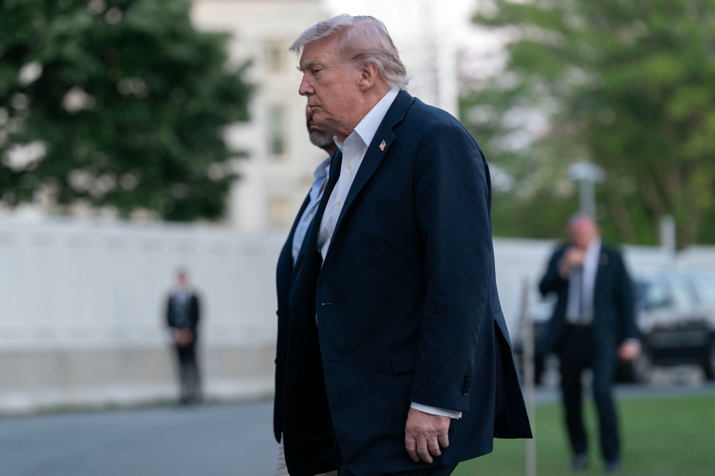 President Donald Trump and Donald Trump Jr. step off from Marine One upon their arrival on the South Lawn of the White House, Sunday, May 3, 2026, in Washington. (AP Photo/Jose Luis Magana)