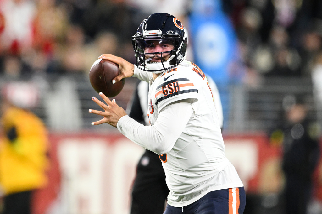 Chicago Bears quarterback Caleb Williams passes against the San Francisco 49ers during the second half of an NFL football game in Santa Clara, Calif., Sunday, Dec. 28, 2025. (AP Photo/Eakin Howard)